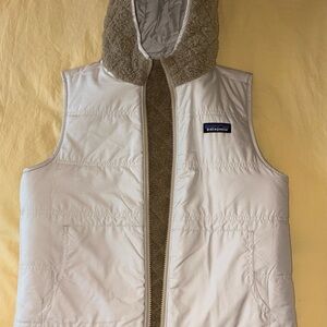 Patagonia Cream Vest with Tan Sherpa Lining. Reversible, size small.